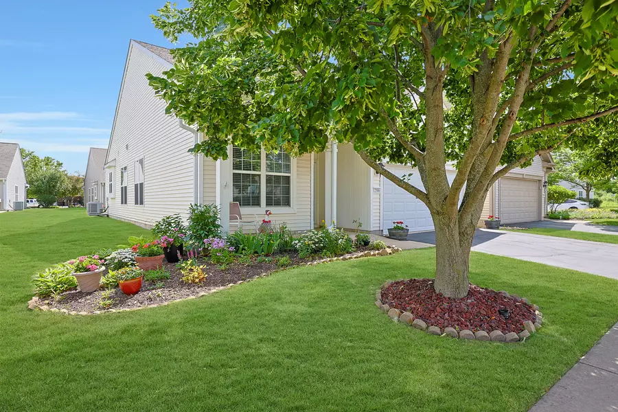 12586 LOWDEN ST, Huntley, IL 60142