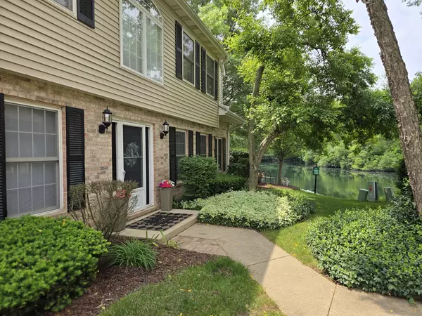 1530 Laurel Oaks DR, Streamwood, IL 60107