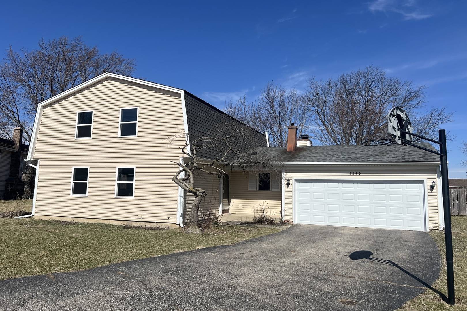 1260 W New Britton DR, Hoffman Estates, IL 60192