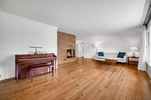 Flossmoor, IL 60422,1006 Gardner RD