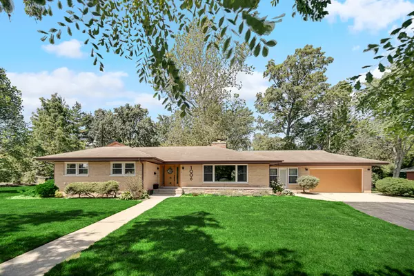 Flossmoor, IL 60422,1006 Gardner RD