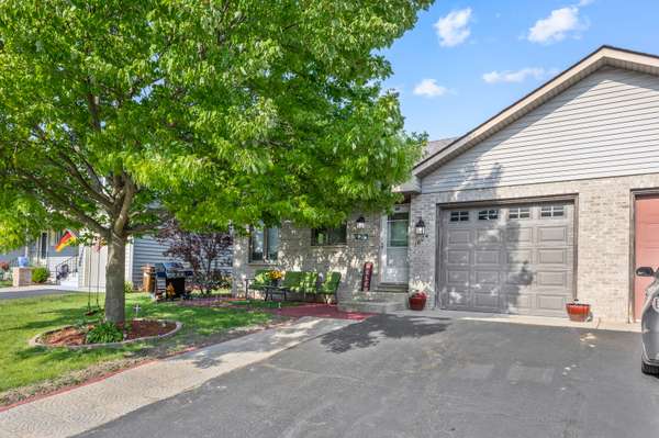 1604 Poplar LN, Woodstock, IL 60098
