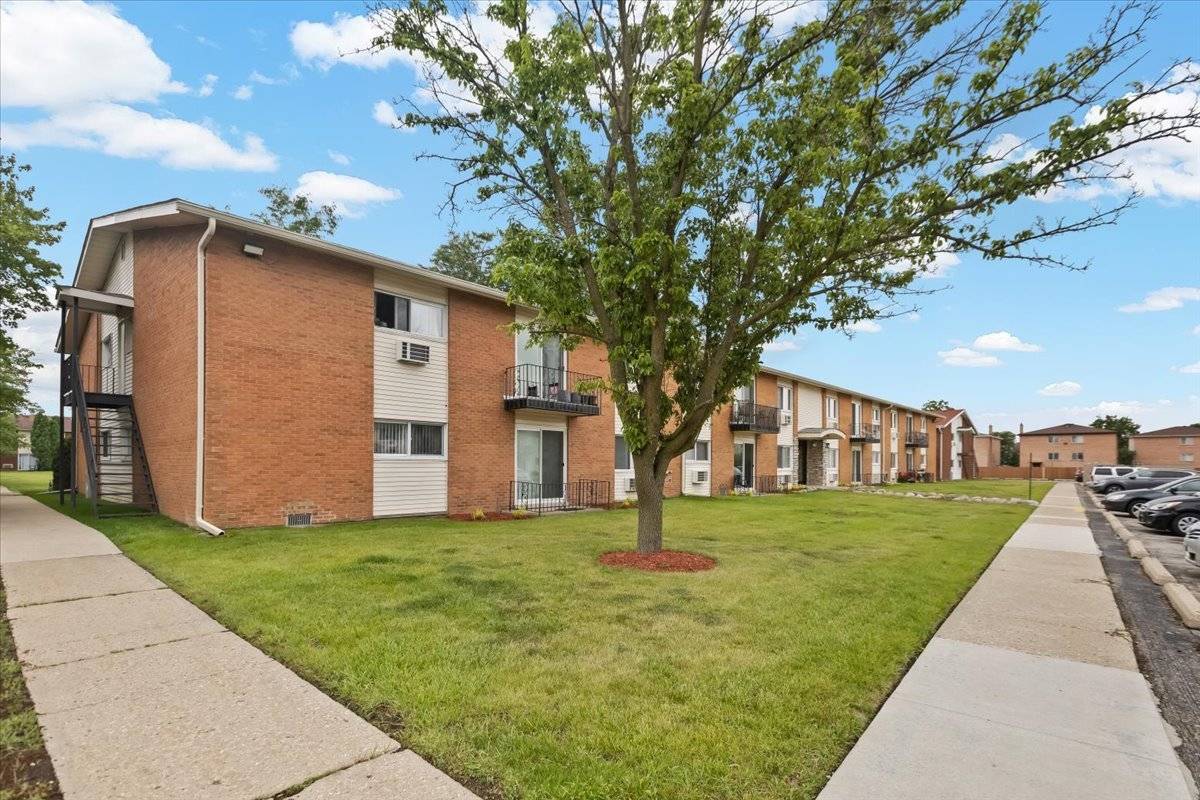 Des Plaines, IL 60016,8916 Kenneth DR #1E