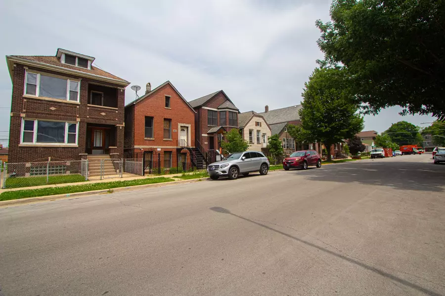 1044 W 34th PL, Chicago, IL 60608