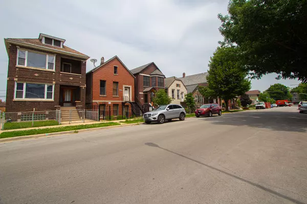 1044 W 34th PL, Chicago, IL 60608