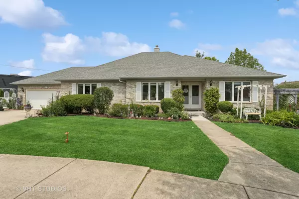 216 Rosewood CT, Westmont, IL 60559