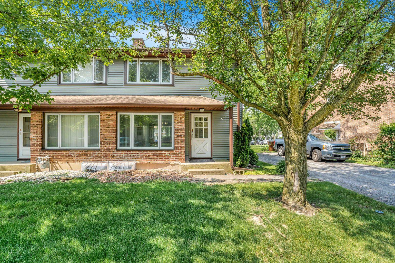 17 Michael RD, Park Forest, IL 60466