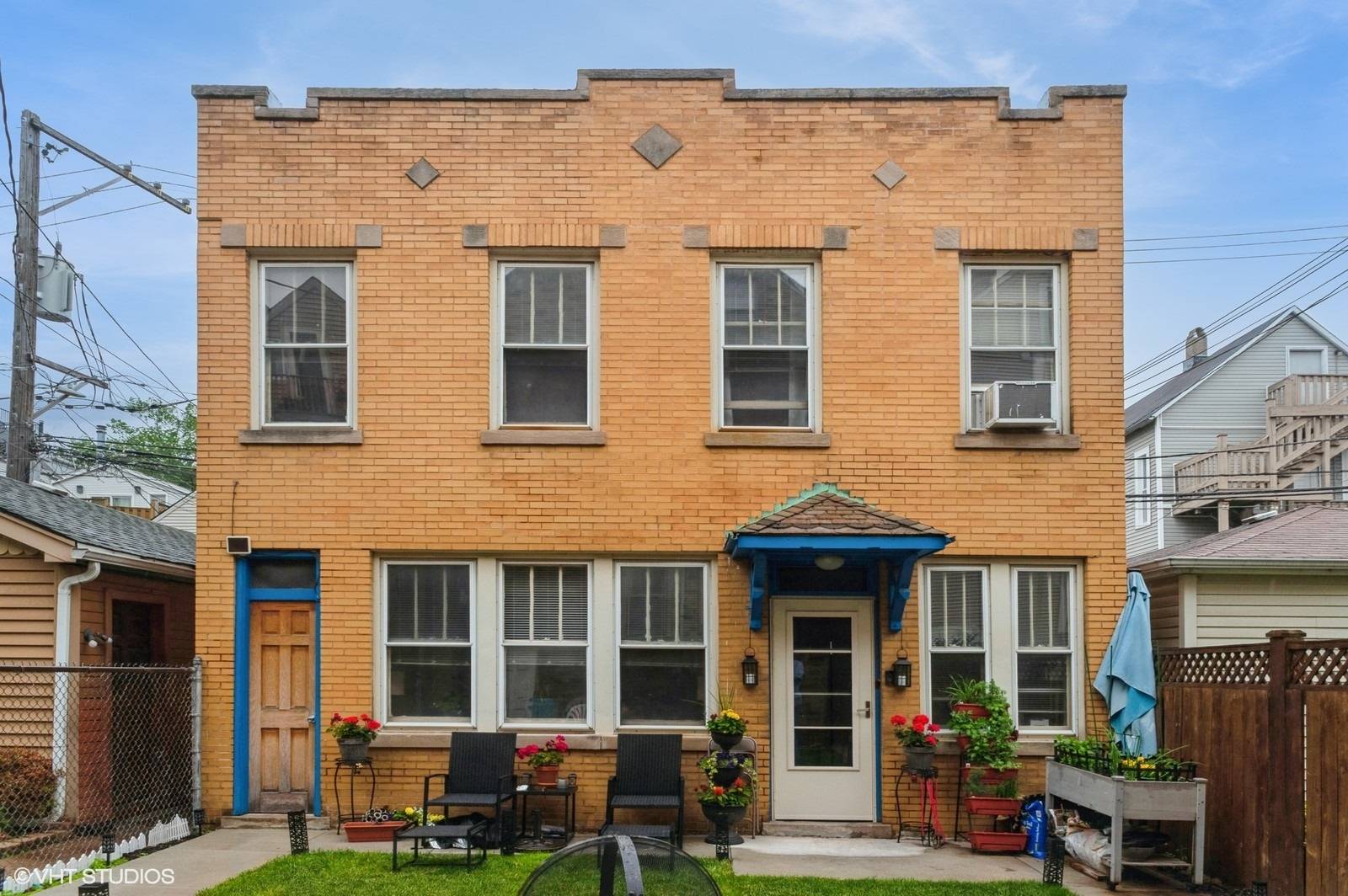 Chicago, IL 60657,1328 W Nelson ST