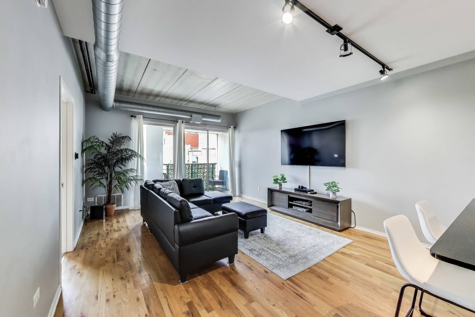 Chicago, IL 60605,1430 S MICHIGAN AVE #510
