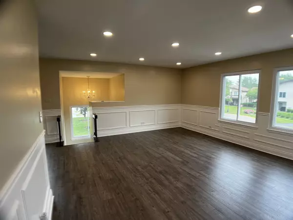 Hanover Park, IL 60133,1318 Kingsbury DR #1
