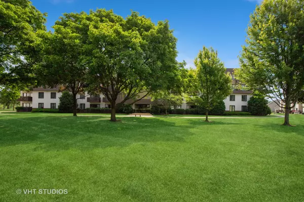 12900 W Heiden CIR #4304, Lake Bluff, IL 60044