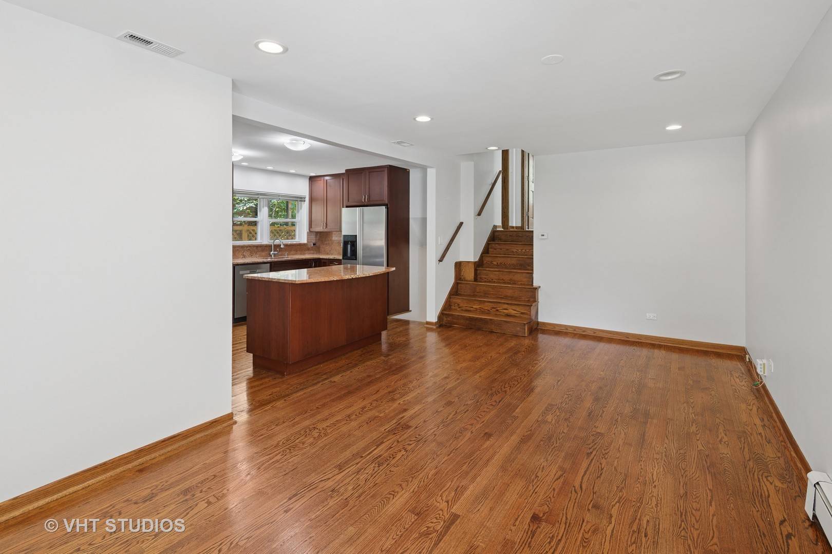Chicago, IL 60646,5768 N Lacey AVE