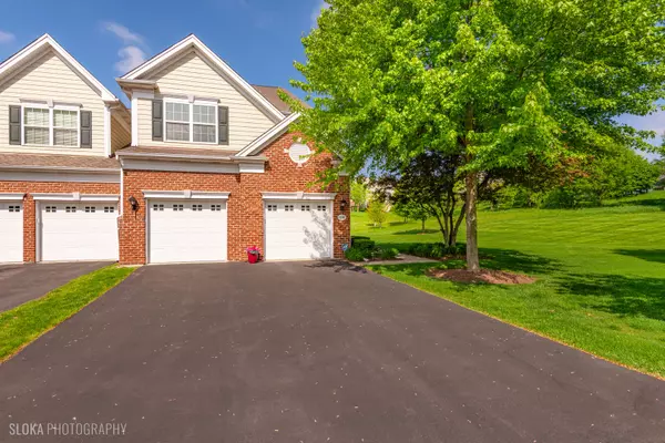 1110 Pine Valley CT, Elgin, IL 60124