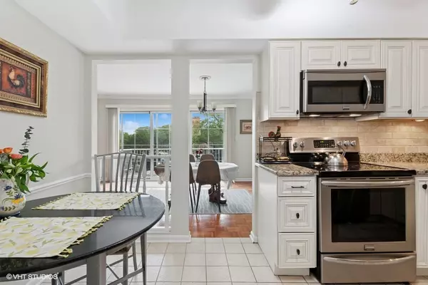 Burr Ridge, IL 60527,128 Carriage Way DR #217B