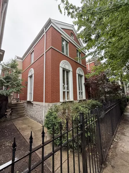 2450 N Janssen AVE, Chicago, IL 60614