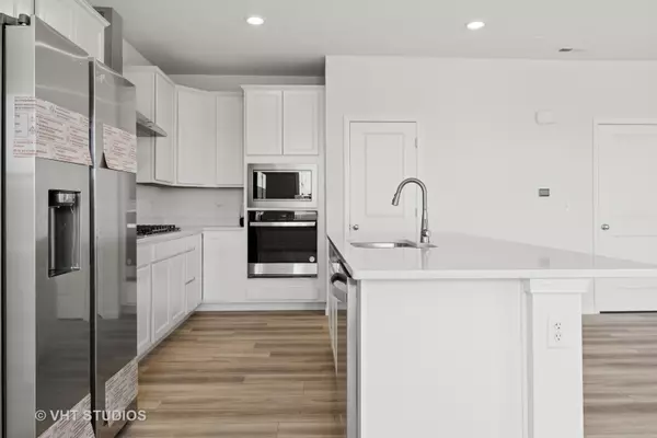 Naperville, IL 60564,2420 Tailshot RD