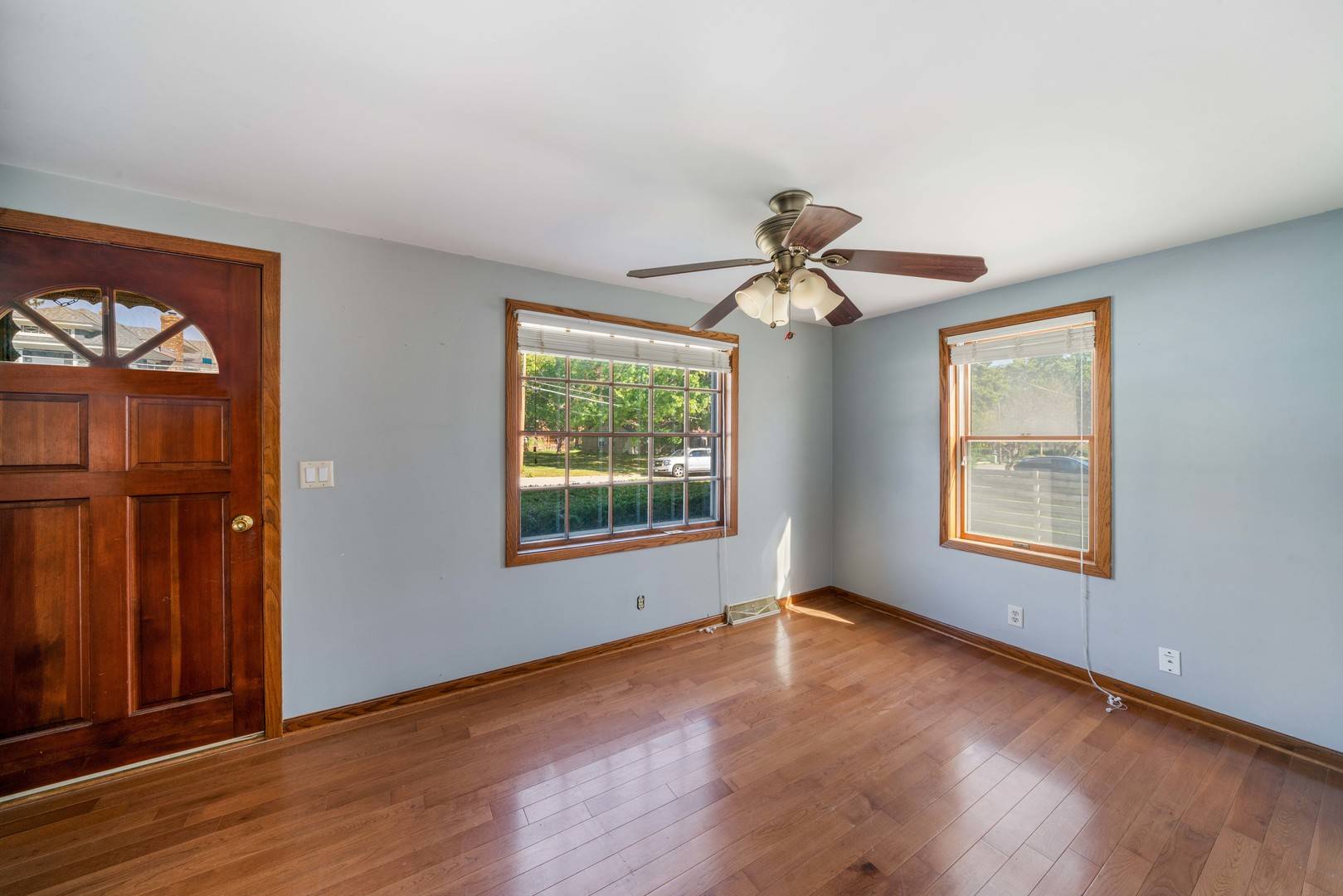 Hinckley, IL 60520,557 E Mckinley ST