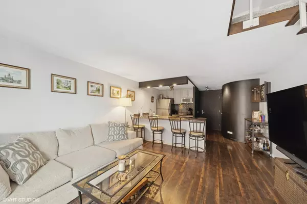 Chicago, IL 60610,1221 N Dearborn ST #608S