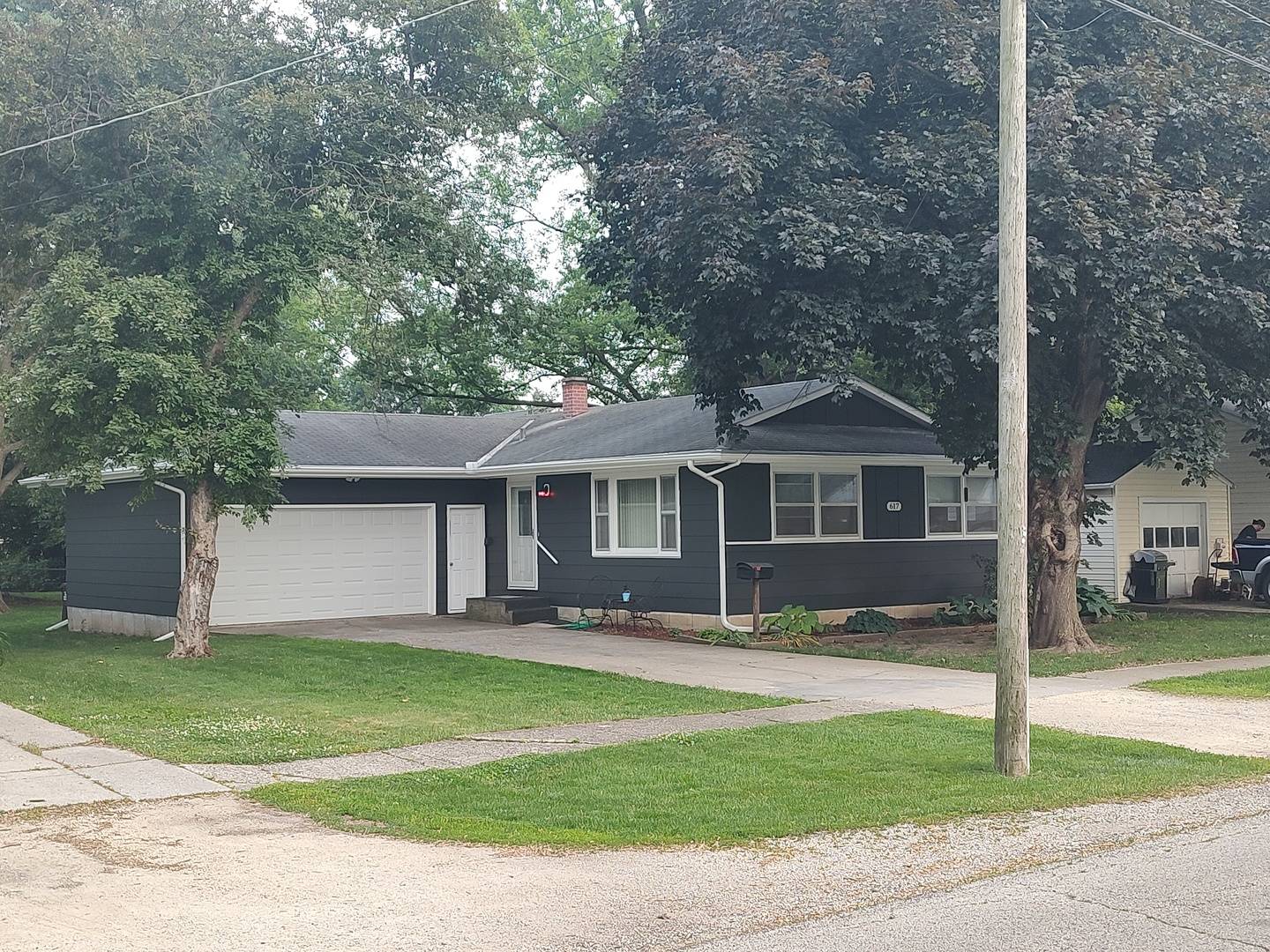 617 E Jackson ST, Belvidere, IL 61008