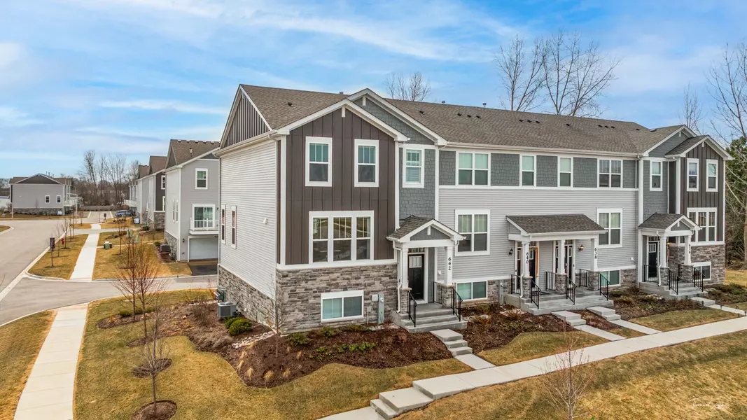 642 Wolverine DR, Aurora, IL 60502