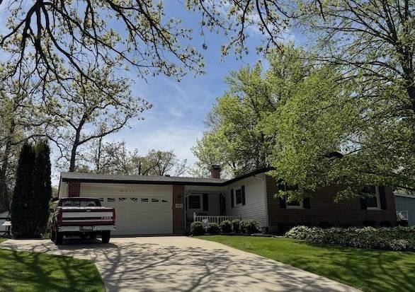 4605 Sussex DR, Mchenry, IL 60050