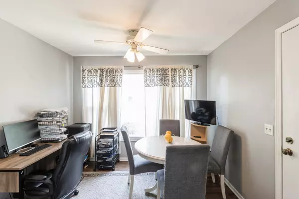 Elgin, IL 60123,2343 Horned Owl CT