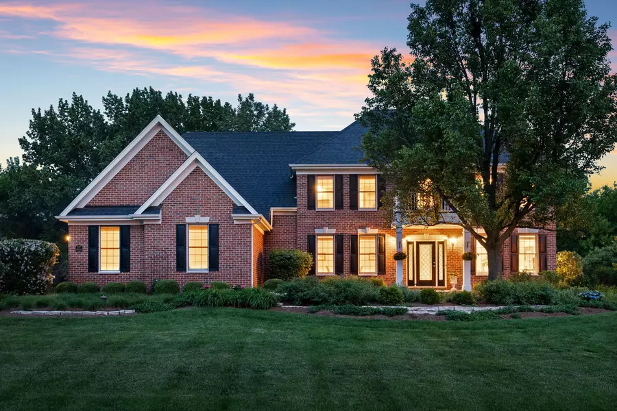 38W385 Stevens Glen RD, St. Charles, IL 60175