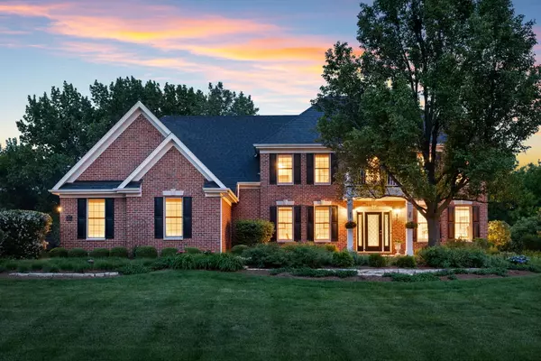 38W385 Stevens Glen RD, St. Charles, IL 60175