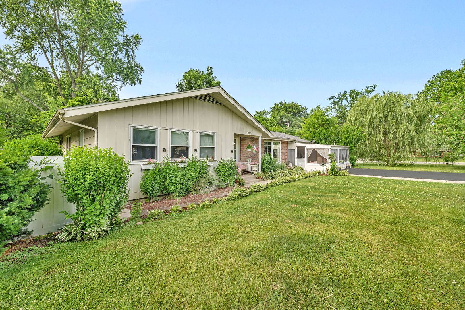 Mokena, IL 60448,11525 Edgewood DR