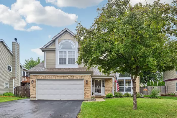 1643 Warrington LN, Crystal Lake, IL 60014