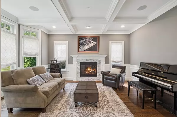 Wilmette, IL 60091,924 Linden AVE