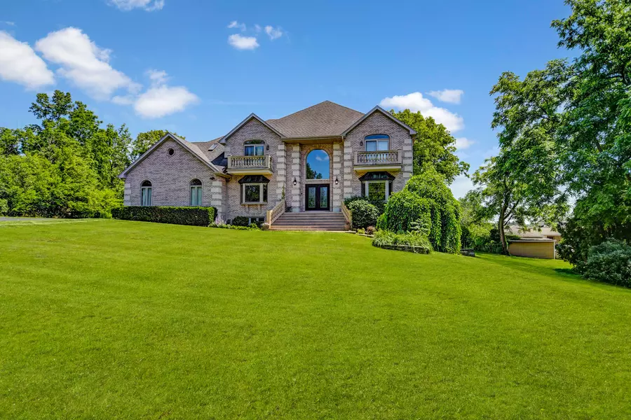 1383 Gordon LN, Lemont, IL 60439