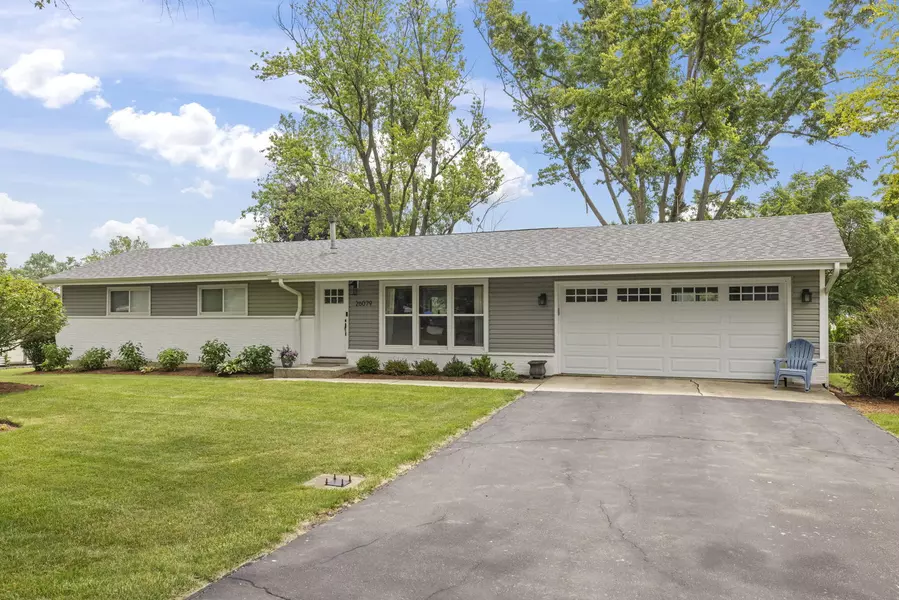 26W079 Thomas RD, Wheaton, IL 60187