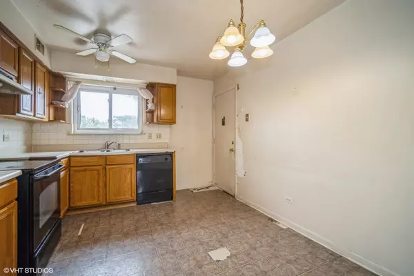 Des Plaines, IL 60016,9423 Bay Colony DR #3N