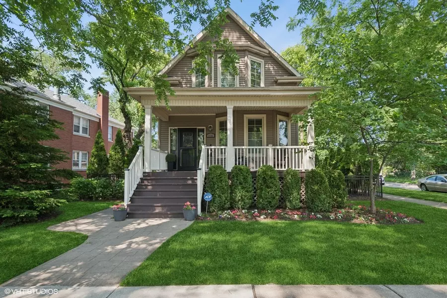2723 Prairie AVE, Evanston, IL 60201