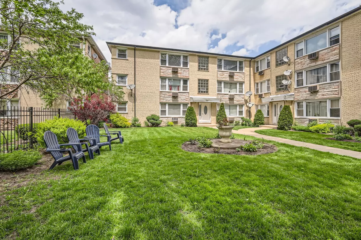 Chicago, IL 60656,8712 W BERWYN AVE #3W