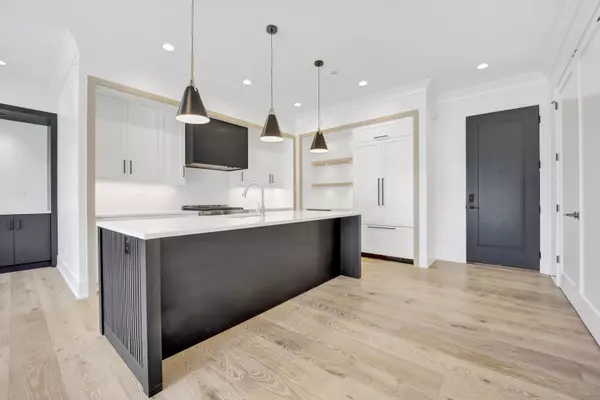 Chicago, IL 60625,4920 N Lincoln AVE #2W