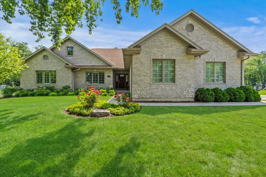 12203 Walker RD, Lemont, IL 60439