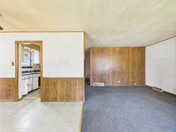 Lyons, IL 60534,4628 1st AVE