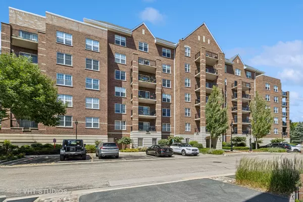 390 W Mahogany CT #606, Palatine, IL 60067