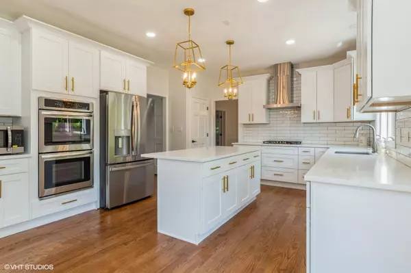Naperville, IL 60540,1311 Ada LN