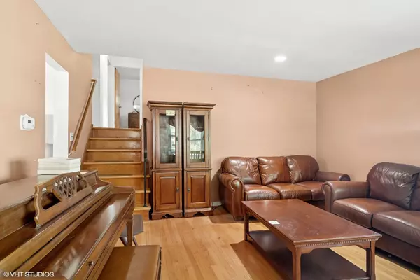 Libertyville, IL 60048,223 Kenloch AVE