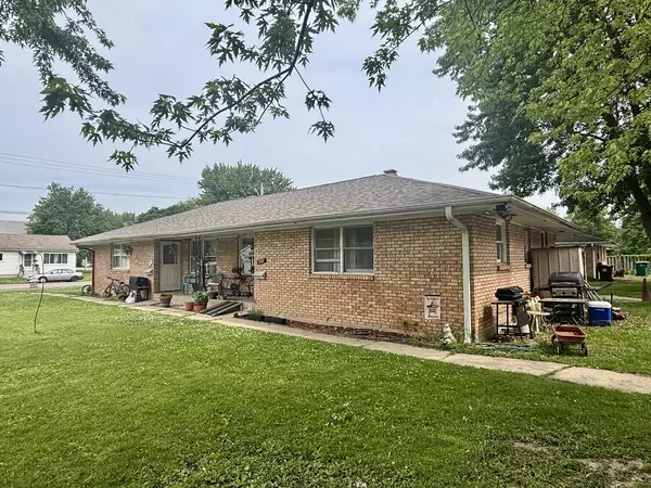 1027 Strawberry LN, Belvidere, IL 61008