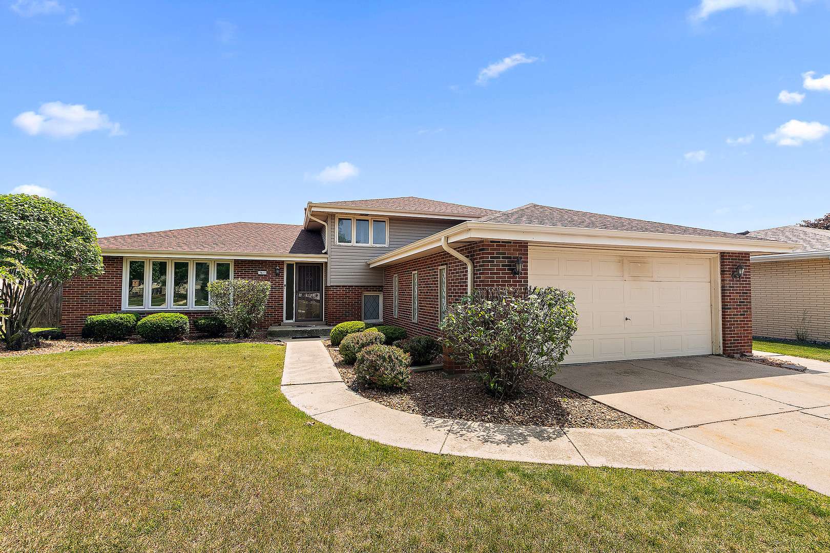 7617 Sycamore DR, Orland Park, IL 60462