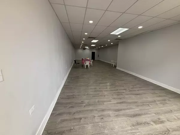 Chicago, IL 60622,952 N Damen AVE