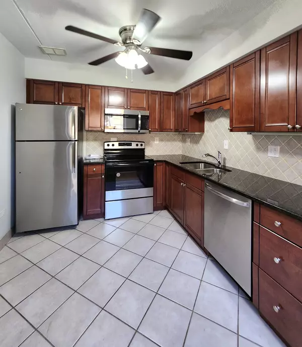 Oak Park, IL 60302,426 Wesley AVE #3