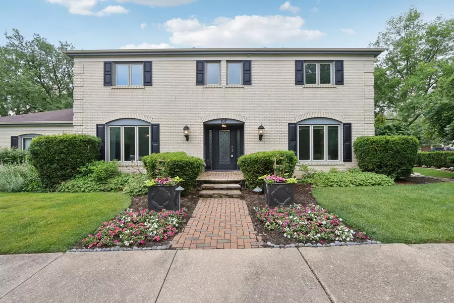 102 E Adelia ST, Elmhurst, IL 60126