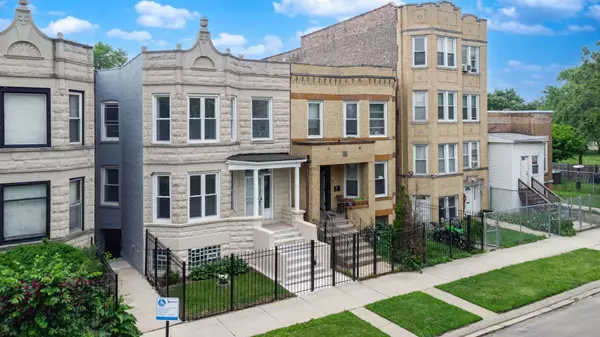 Chicago, IL 60624,4047 W Adams ST