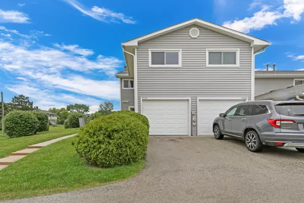 Gurnee, IL 60031,17525 W Walnut LN