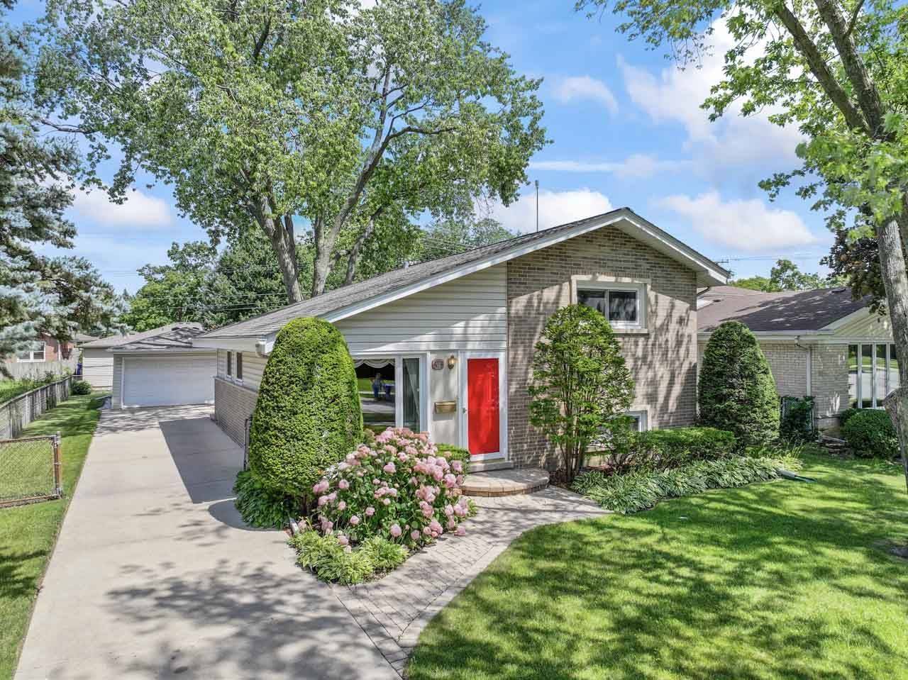 Mount Prospect, IL 60056,603 N Pine ST